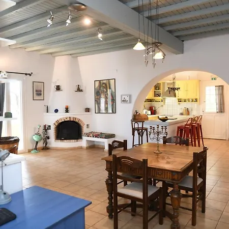 Cycladic House At The Suburbs Of Νάουσα